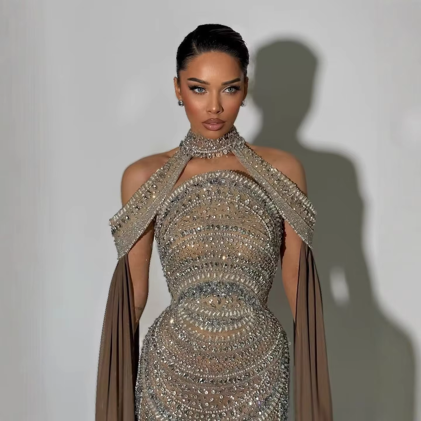 Serene Hill Abendkleid Luxus Kosovo Perlenkleider mit Umhang für Hochzeitsfeier 2026 Maßgeschneidert BLA73344